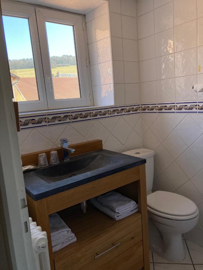 Hotel De La Poste Пуйи-ан-Оксоа Екстериор снимка